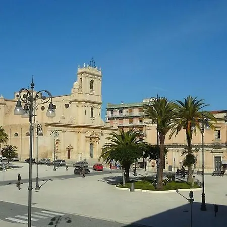Via Marchesi * Avola